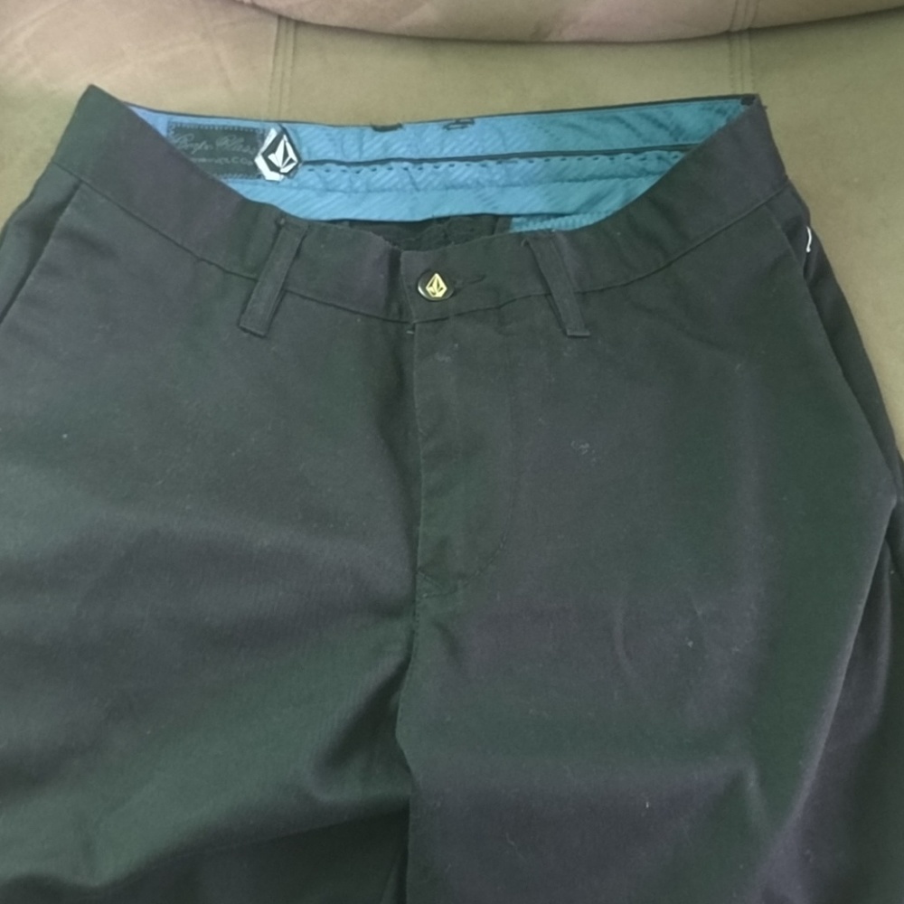 Volcom shorts - Picture 2 of 3